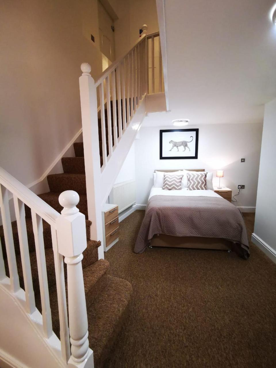 Capital Host- Apartments Euston Londra Exterior foto