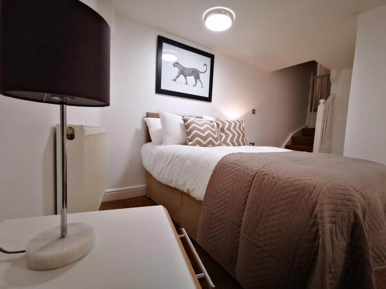 Capital Host- Apartments Euston Londra Exterior foto